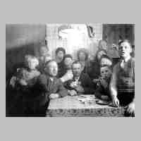 071-0074 Skatabend der Familien Kleist und Weinberg bei der Familie Meiser .jpg